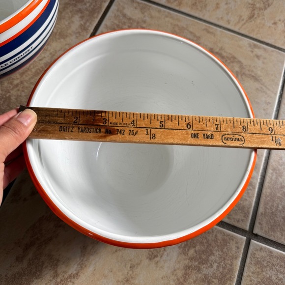 Le Creuset Everyday Enamelware Lot of 2 Striped White Steel Mixing Serving Bowls - Picture 3 of 9